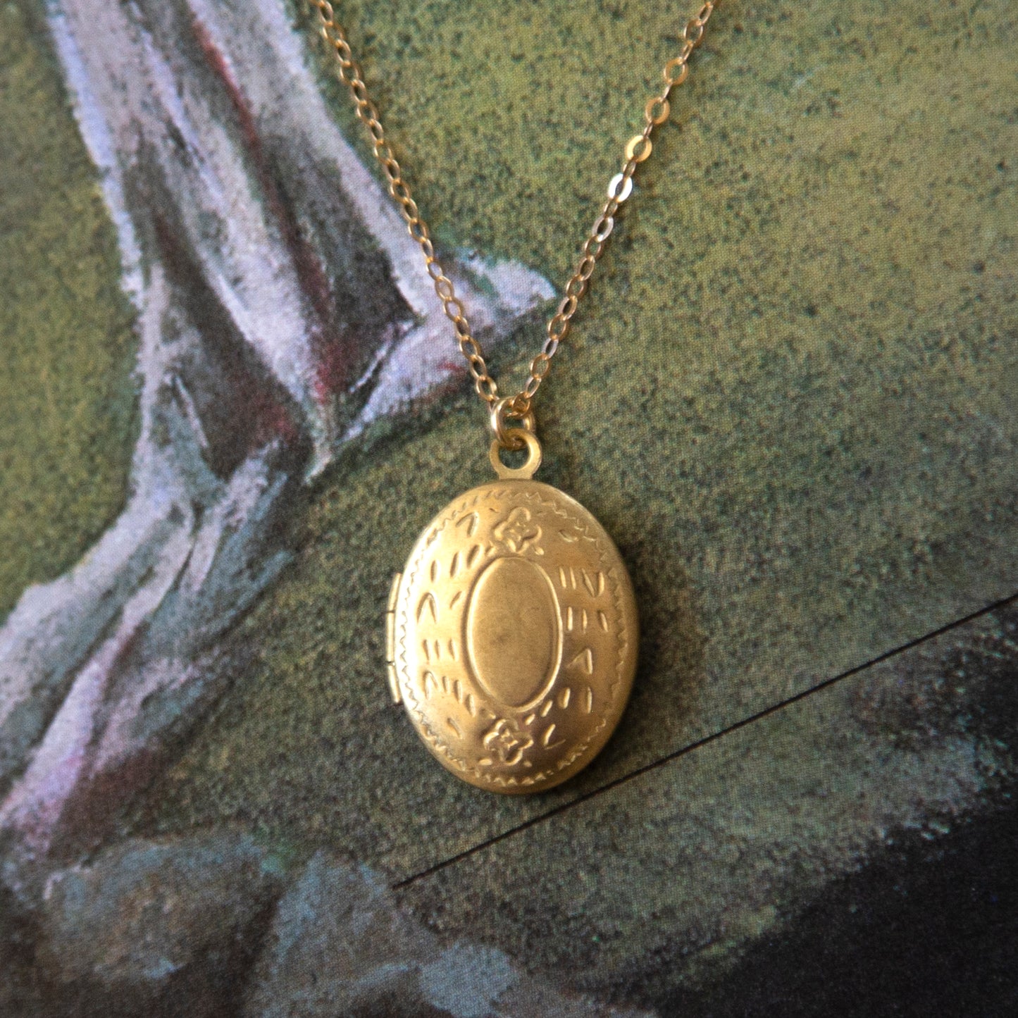 Vintage Oval Locket Necklace - Simple