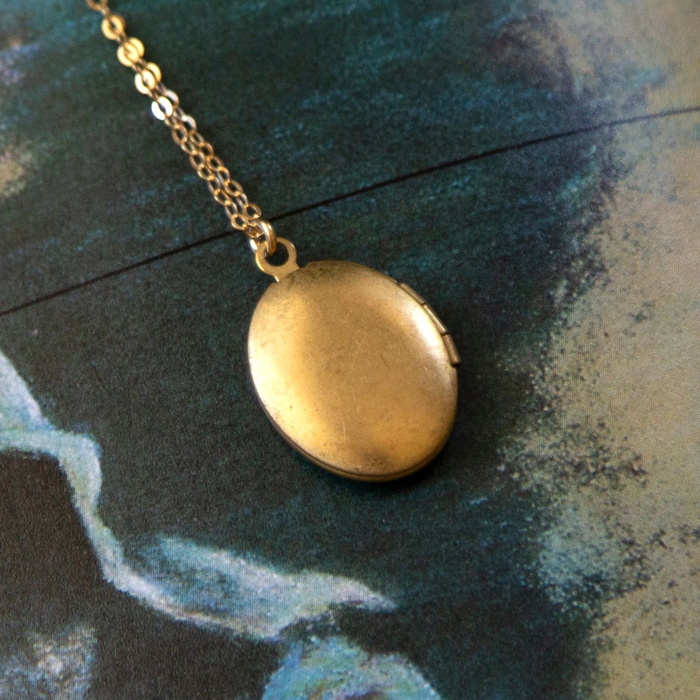 Vintage Oval Locket Necklace - Simple