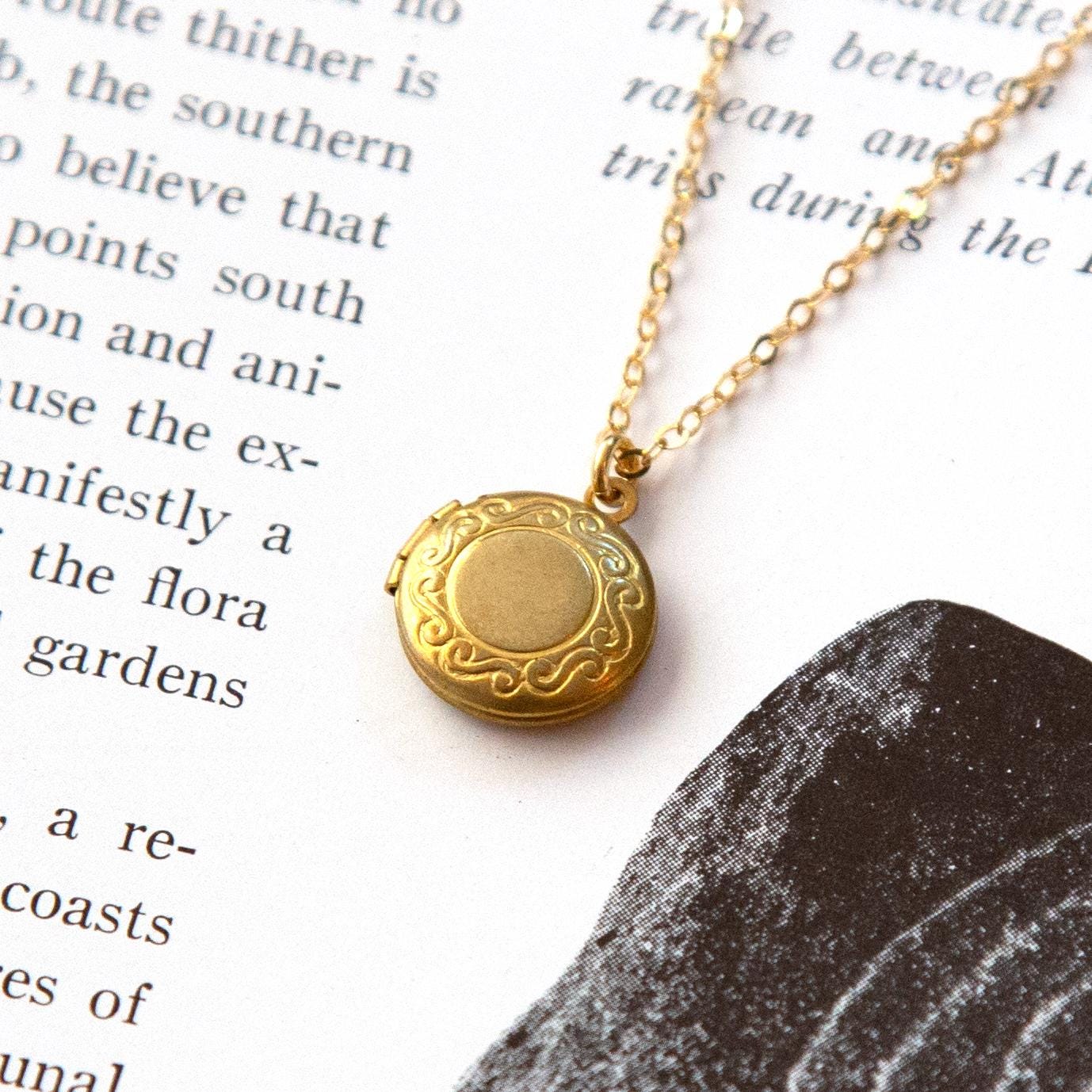 Vintage Mini Simple Round Locket Necklace