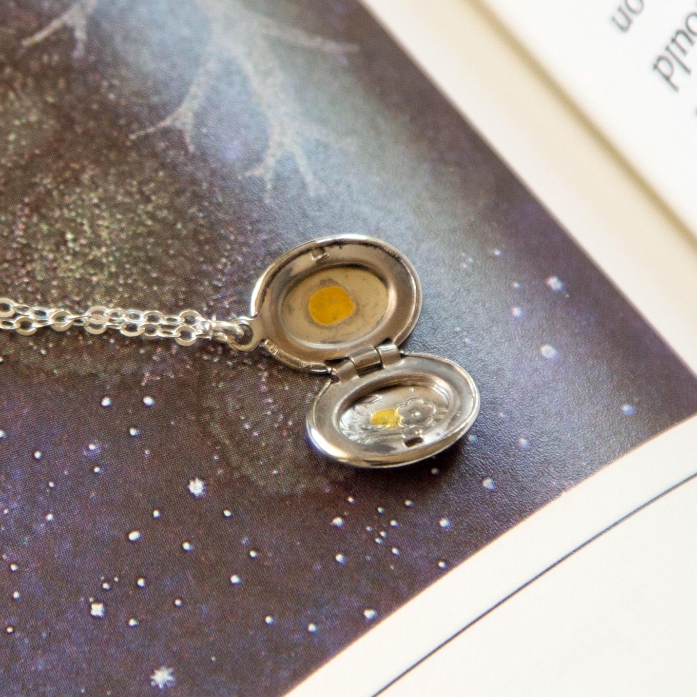 Vintage Mini Silver Oval Locket Necklace