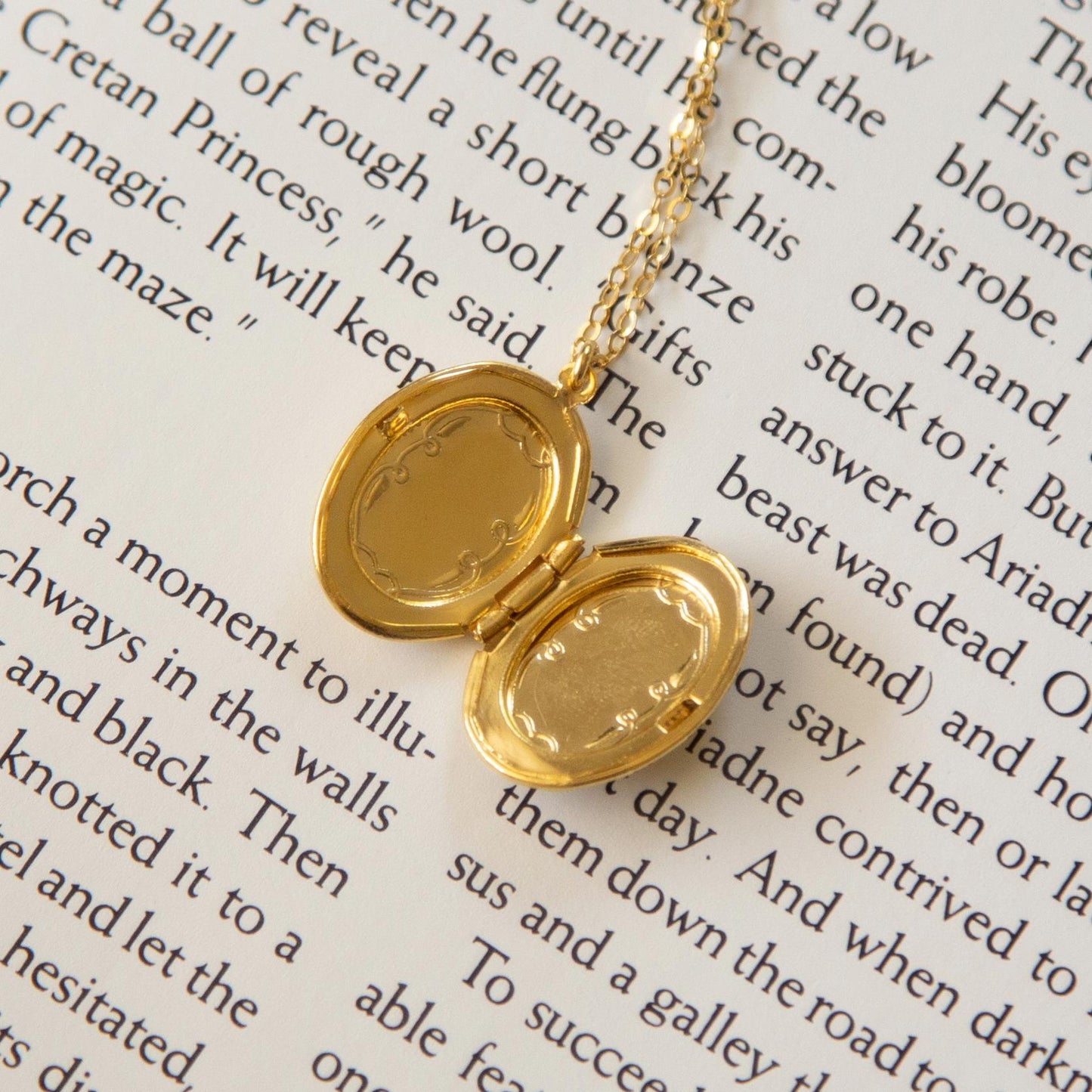 Vintage Gold Oval Locket Necklace