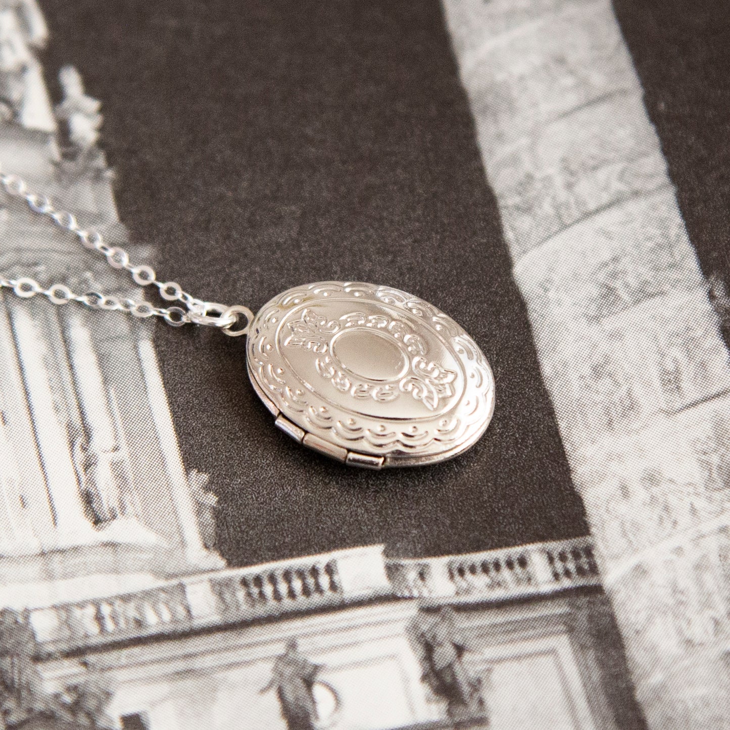 Vintage Silver Medium Oval Locket Necklace