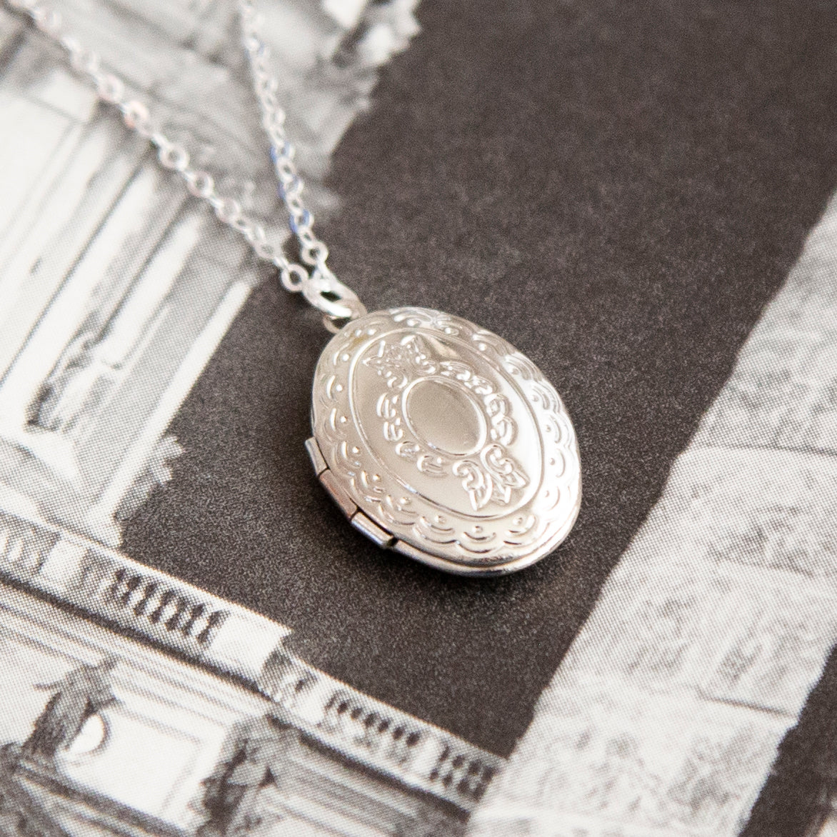 Vintage Silver Medium Oval Locket Necklace