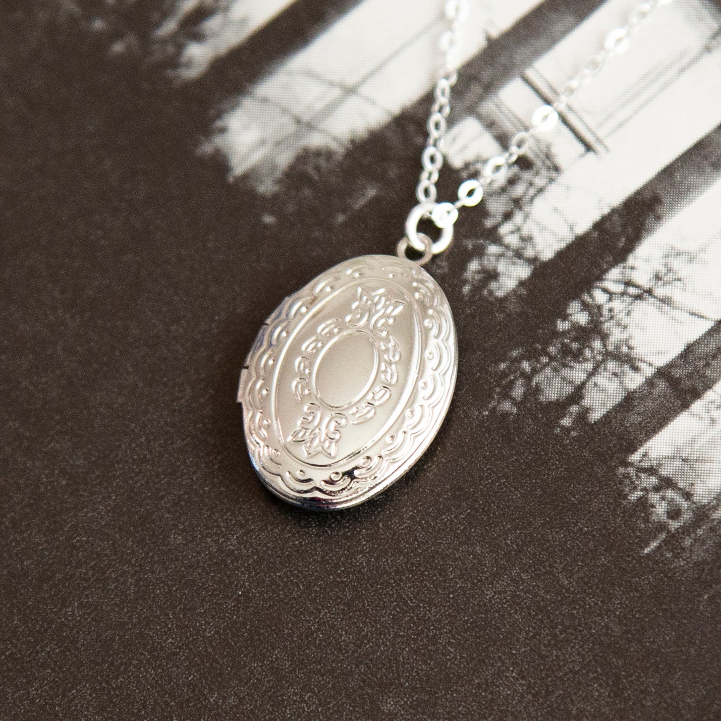 Vintage Silver Medium Oval Locket Necklace