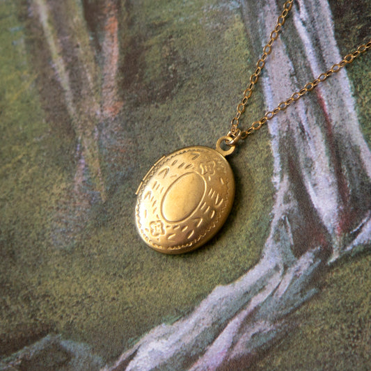 Vintage Oval Locket Necklace - Simple